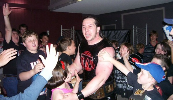 TNT-wrestler-crowd