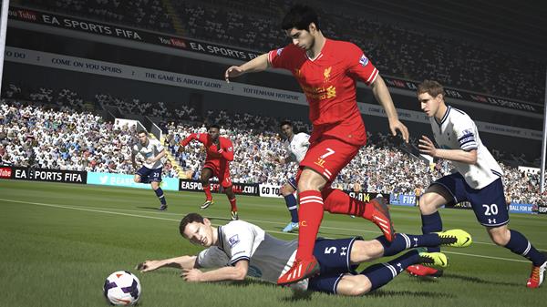 FIFA-14-XboxOne-Gameplay-03