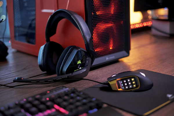 corsair-voice-scimitar-rgb-promo-shot-001