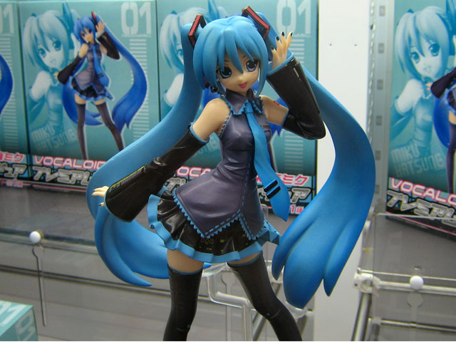 Never seen a crane game like this; vocaloid version